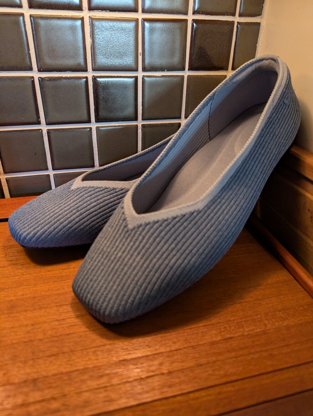 NWOT Vivaia Margot 2.0 Square Toe V Cut Flats ,38.5